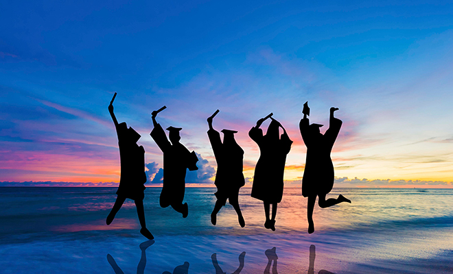 業績優于資歷，能力高于學歷